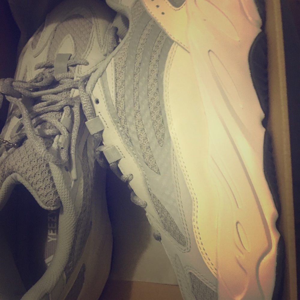 Yeezy 700 v2 Static size 10